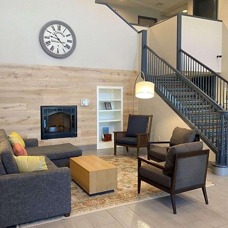 Country Inn & Suites By Radisson, Nevada, Mo Екстер'єр фото
