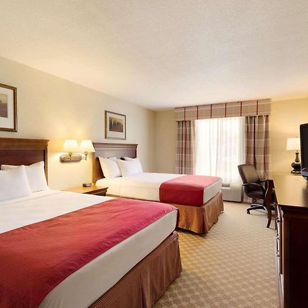 Country Inn & Suites By Radisson, Nevada, Mo Екстер'єр фото