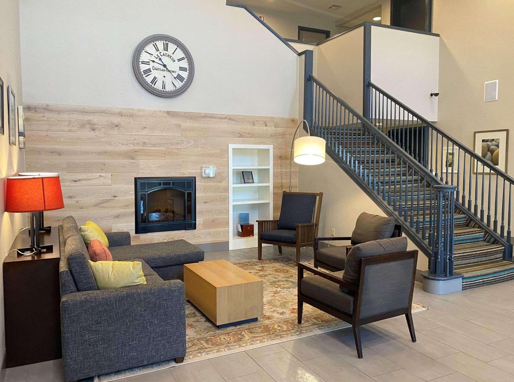 Country Inn & Suites By Radisson, Nevada, Mo Екстер'єр фото