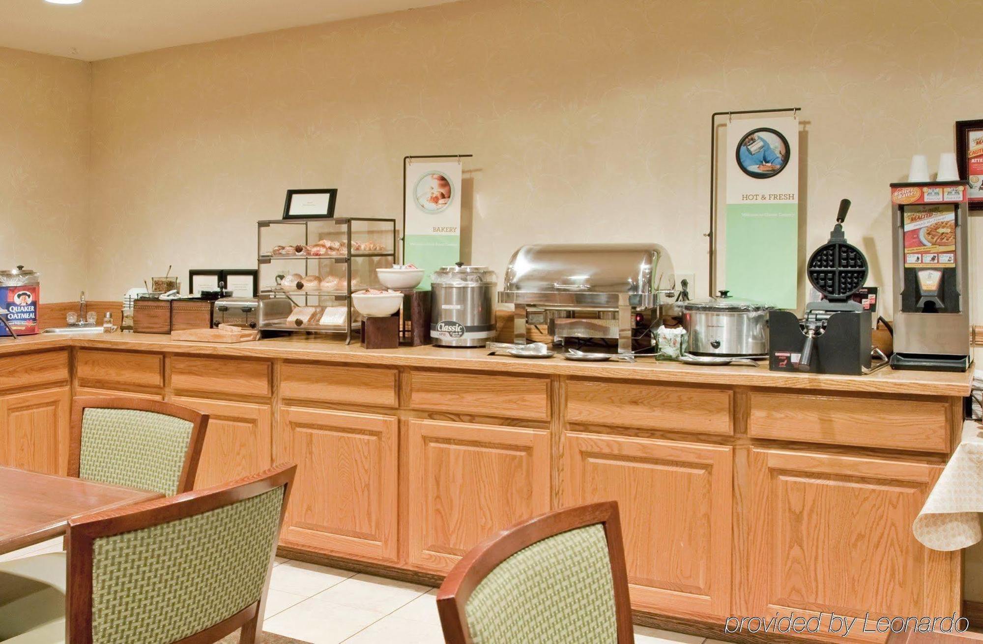 Country Inn & Suites By Radisson, Nevada, Mo Екстер'єр фото