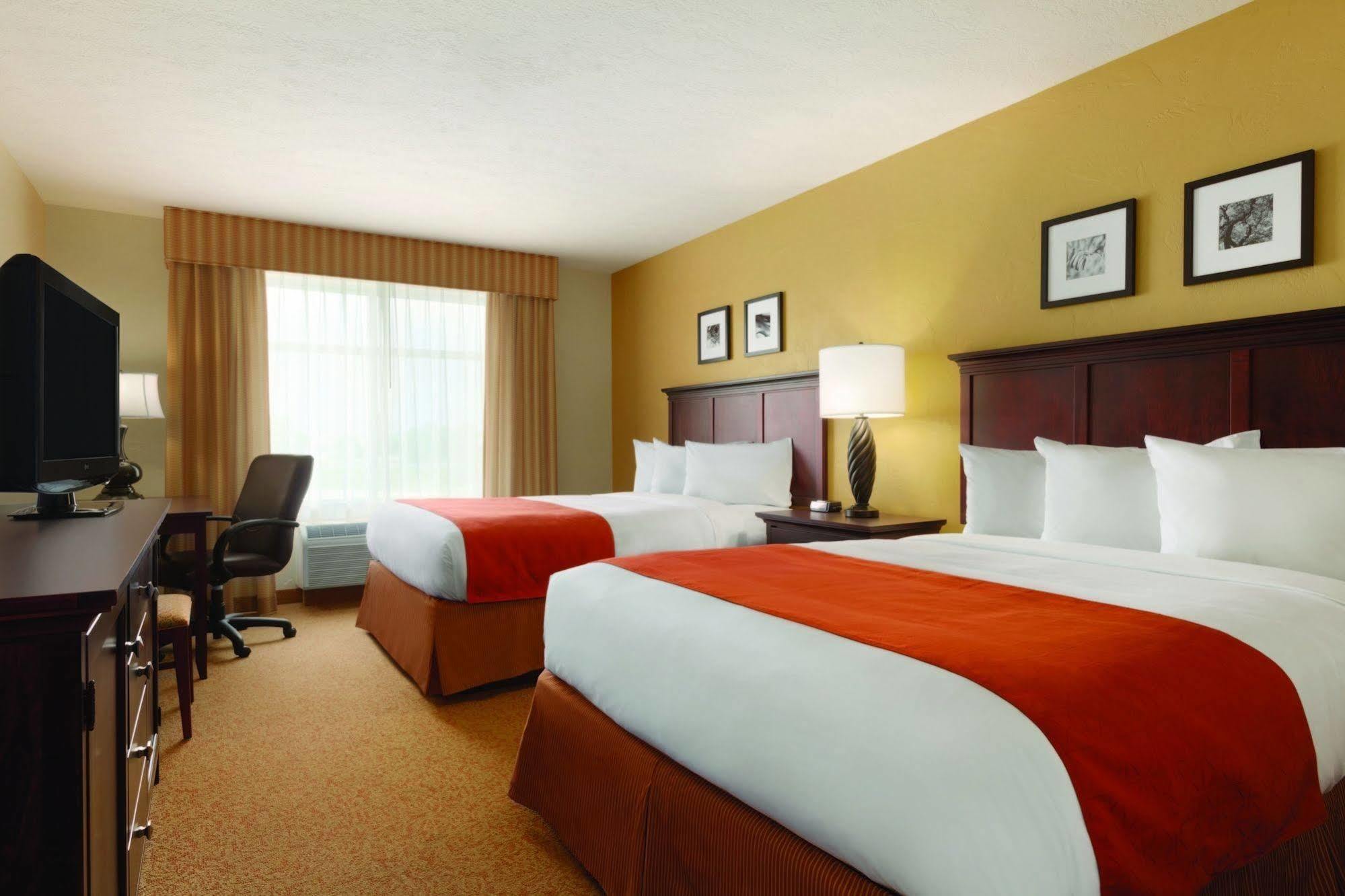 Country Inn & Suites By Radisson, Nevada, Mo Екстер'єр фото