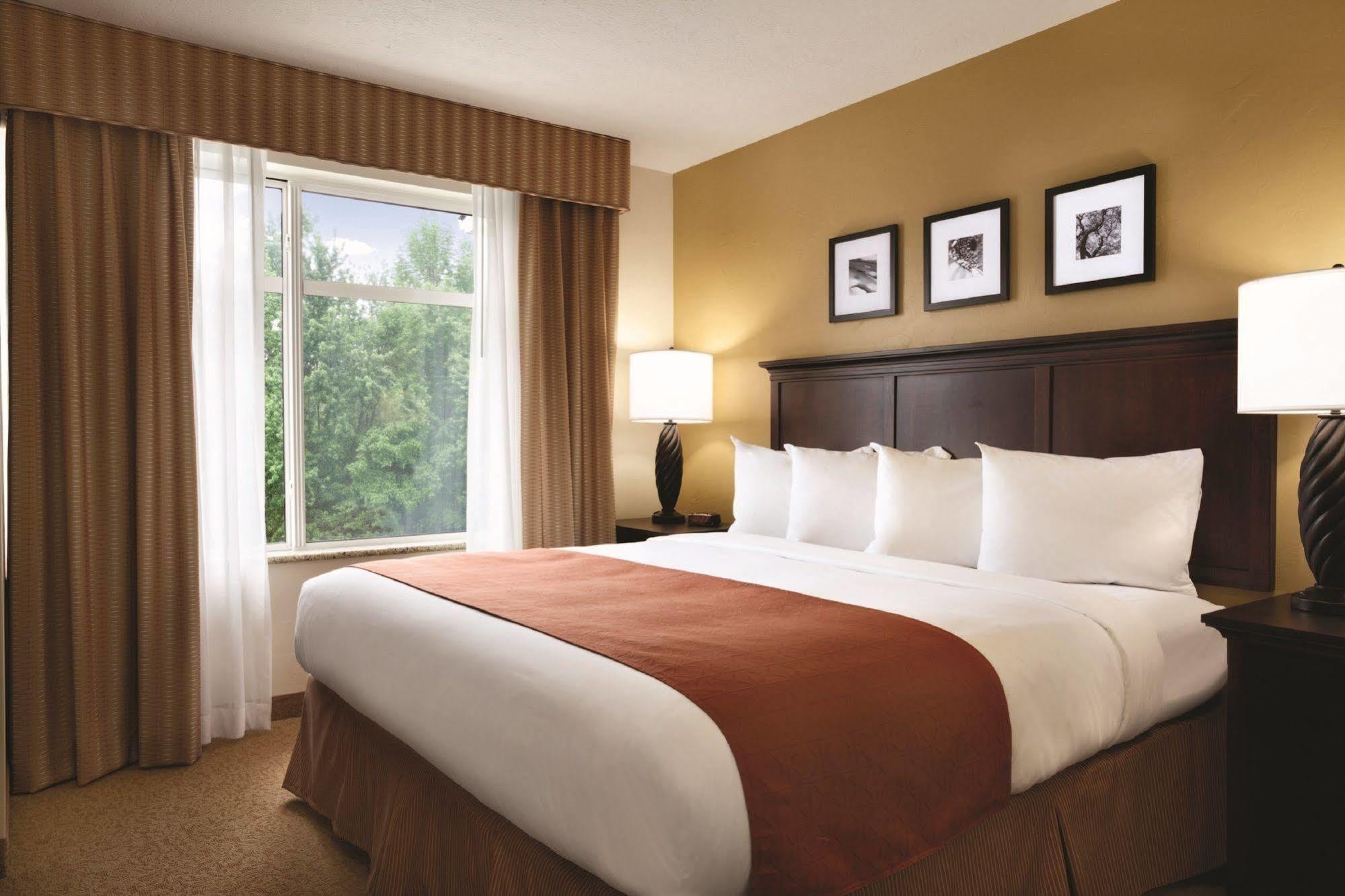 Country Inn & Suites By Radisson, Nevada, Mo Екстер'єр фото